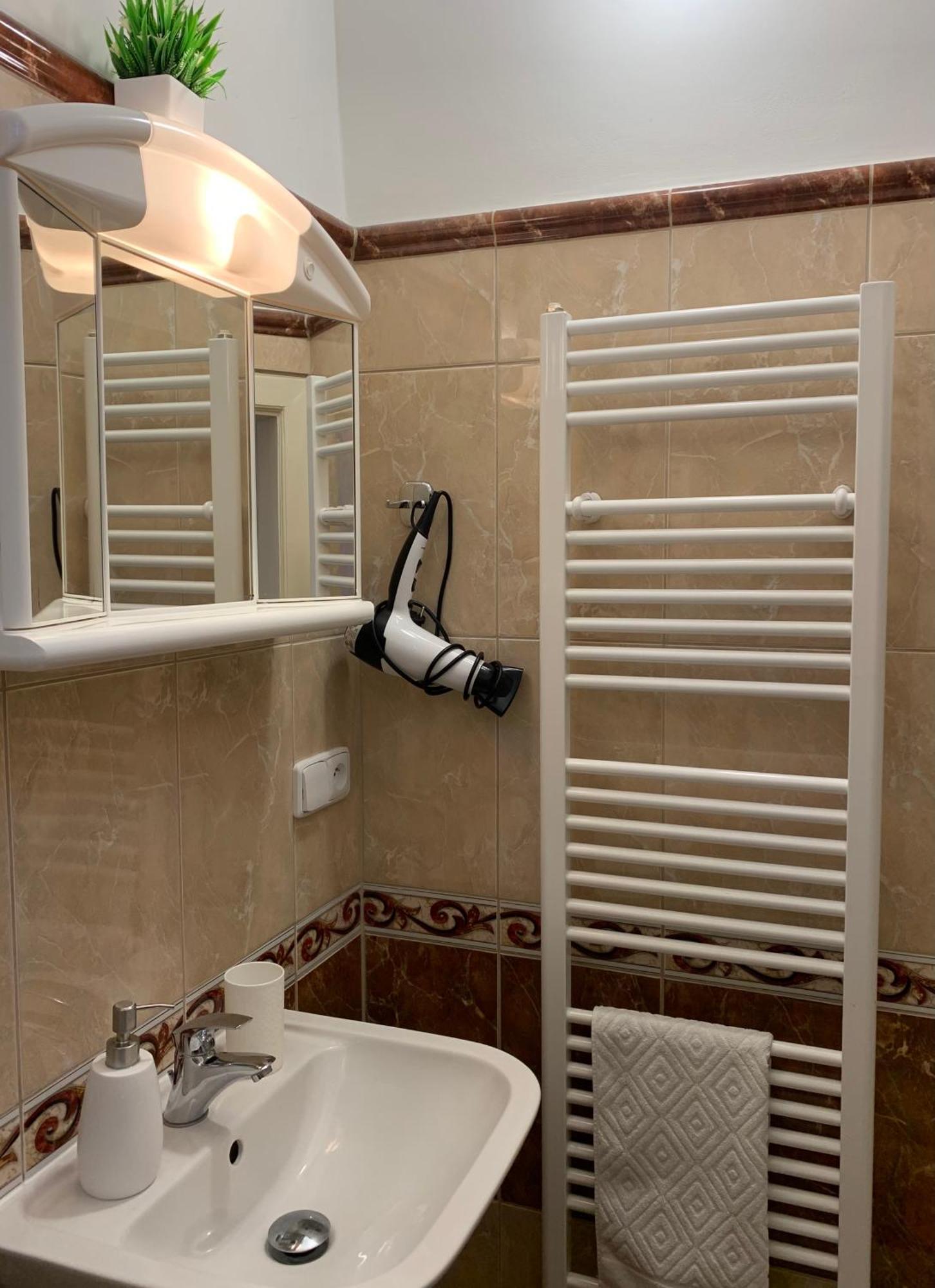 Romanceart Apartments Κάρλοβι Βάρι Εξωτερικό φωτογραφία
